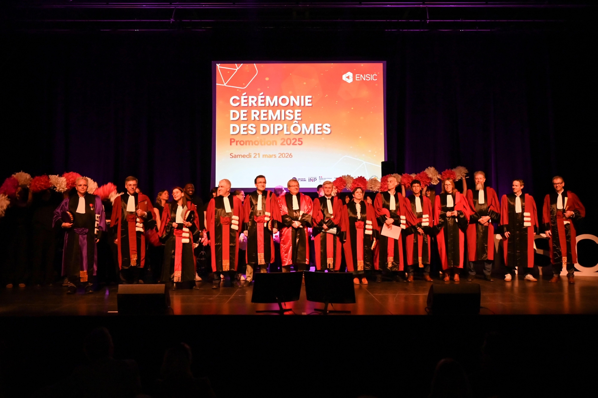 Entrée des enseignants en toges.